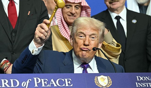 مجلس السلام والحقائق خَلْفَ السّتار